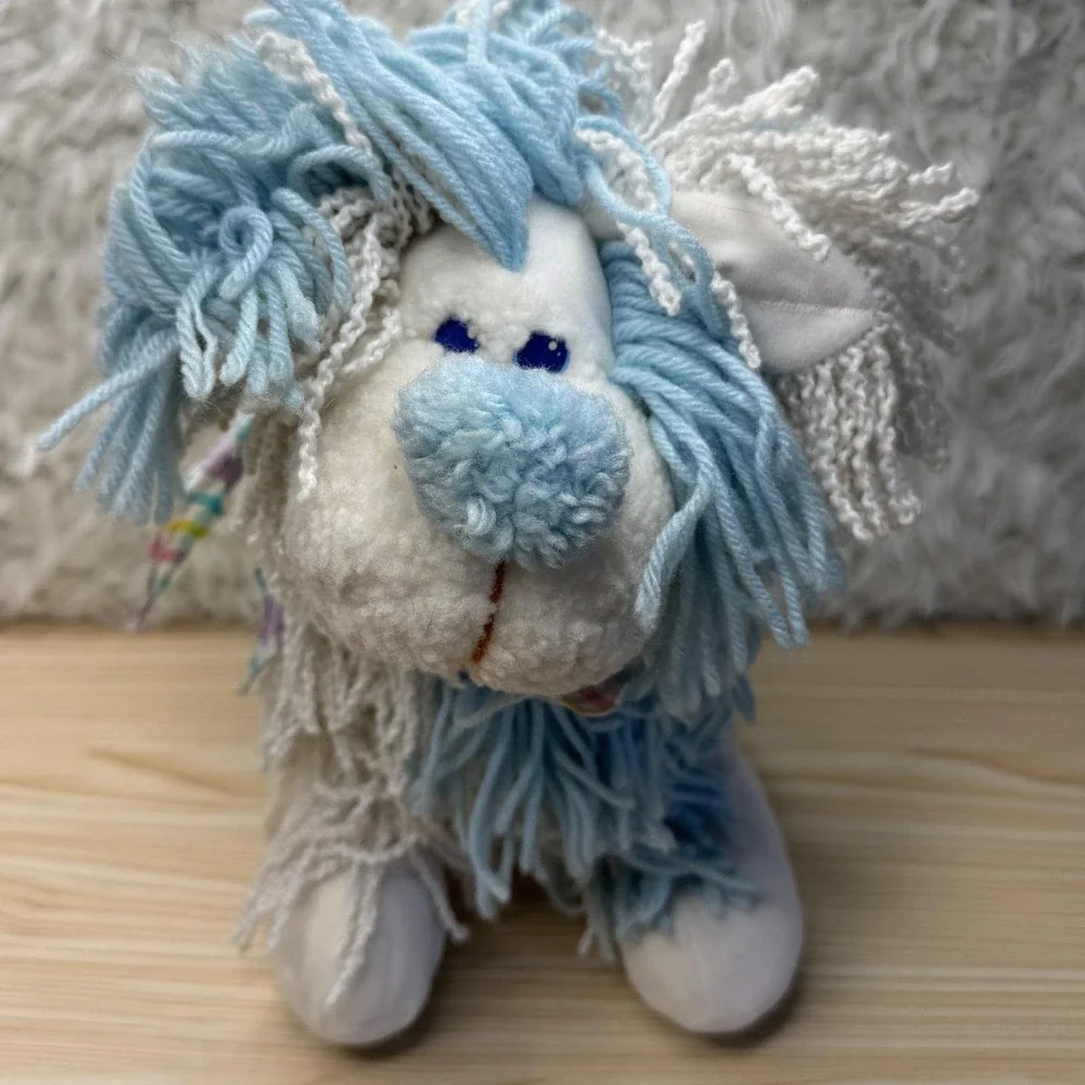 Kenner Fluppy Dog Plush Puppy Toy Blue White Yarn Mane‎ 1986 Vintage Yarn Hair
